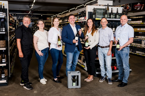 Die neue Mehrweg-Weinflasche – Steuerungsgruppe: Christian Pladerer (ÖÖI), Victoria Menedetter (ÖÖI), Claudia Muschau (RTD Klosterneuburg), Philipp Haderer (ÖÖI), Agnes Steineder (RWA), Günter Paar (Biogast), Franz Zöch (RWA) 