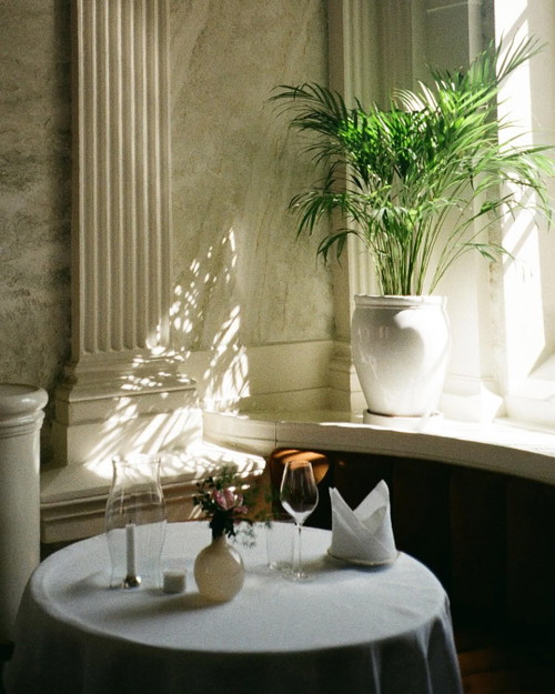 A dining room at Stockholm Stadshotell built in a former chapel in this beautiful building
decending from 1873.