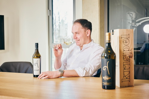 Vom Weingut Krispel in Neusetz bei Straden, inmitten des steirischen Vulkanlands, stammen außergewöhnliche Weine von höchster Qualität.