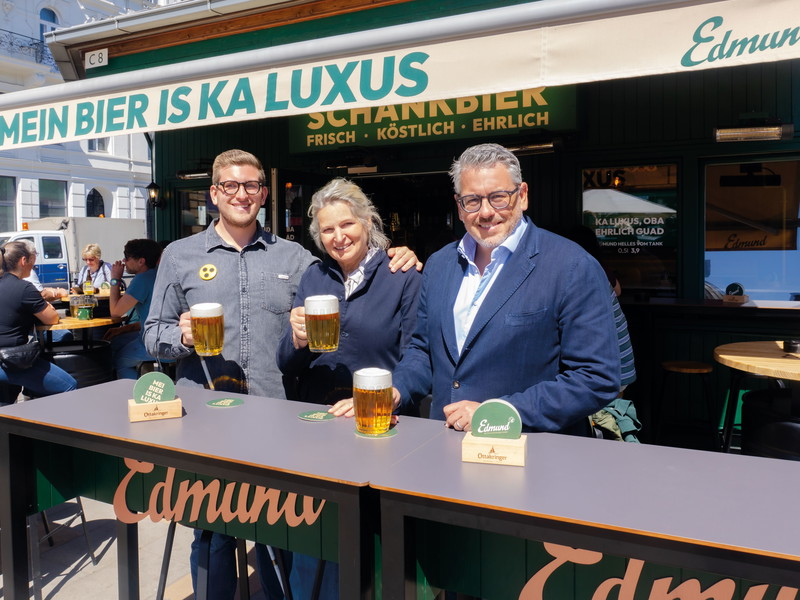 V.l.n.r.: Sohn Moritz Huth, Gastronomie-Ehepaar Gabriele und Robert Huth