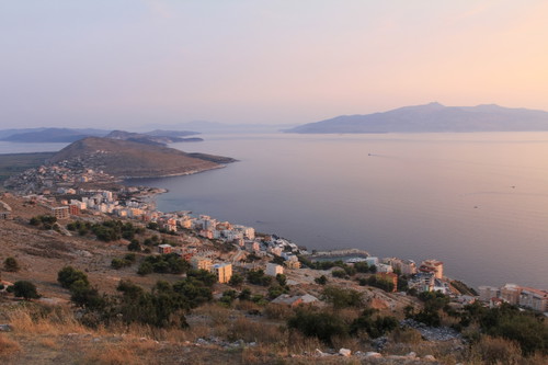 Kleiner Küstenort in Albanien