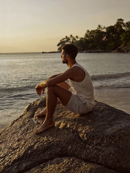 Novak Djokovic am Strand von Amanpuri, Thailand