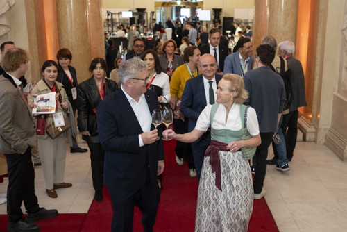 ÖWM Geschäftsführer Chris Yorke mit VieVinum-Organisatorin Alexandra Graski-Hoffmann