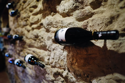 Beim Weingut Tobias in Berneck investierte man vor gut zehn Jahren viel in einen neuen Markenauftritt.