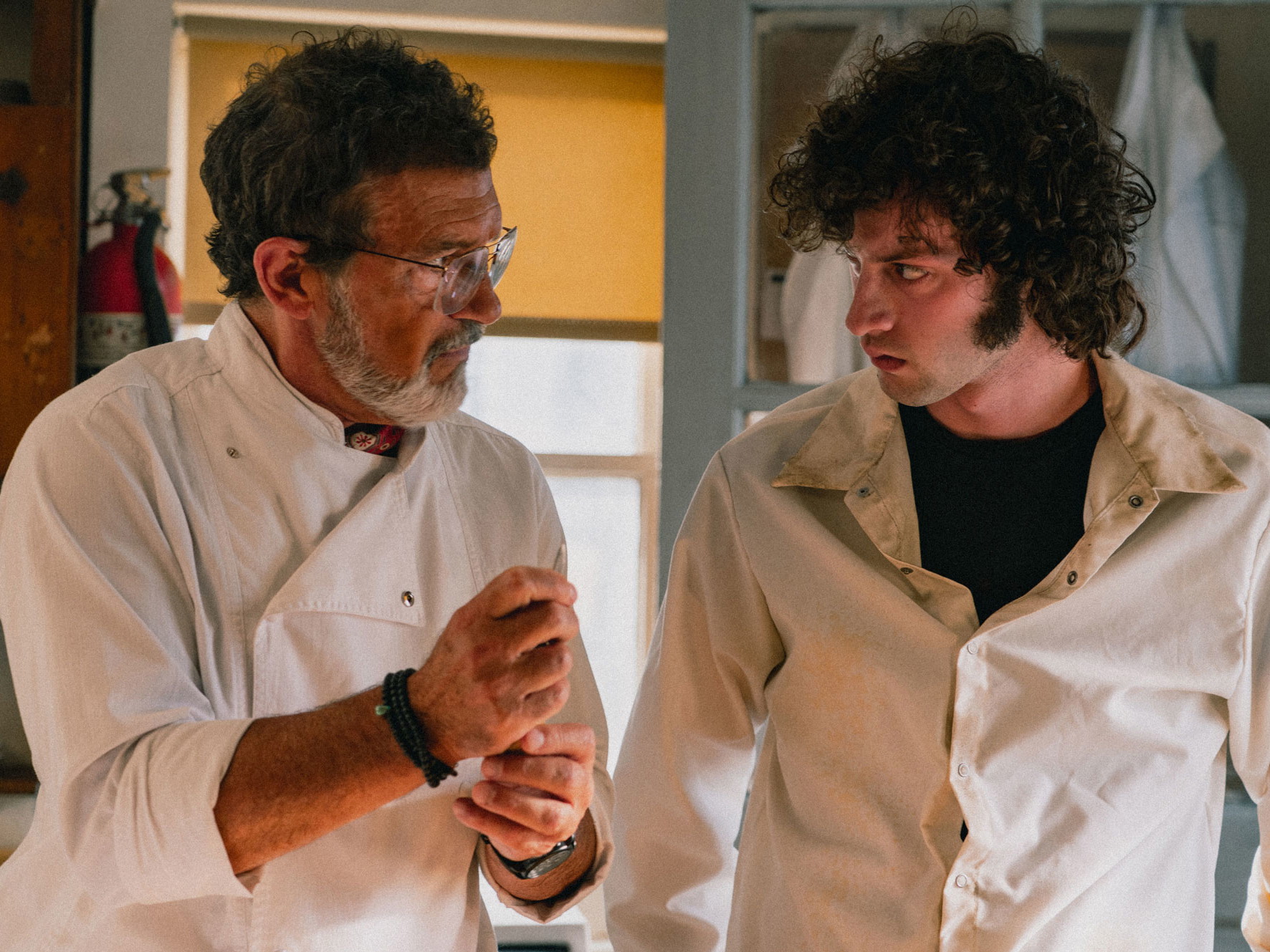 Antonio Banderas und Dominic Sessa 