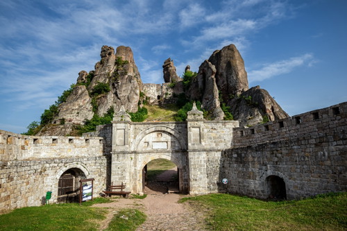 Ruinen der alten Festung und Felsen in Belogradchik bei Vidin
