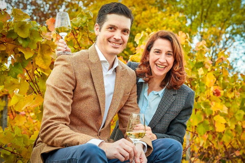 Das Weingut August Eser aus dem Rheingau in Deutschland produziert bereits in der 10. Generation Riesling und Pinot Noir. Es wird von Bricks Collective vertreten.