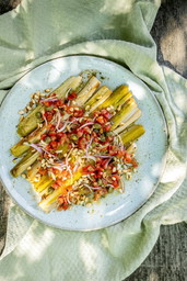 Stefanie Hiekmanns Ofenlauch mit Tomaten-Salsa