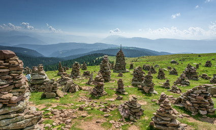 Auf den Spuren steinerner Zeitzeugen in Südtirol