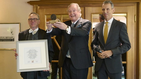 Hermann Bareiss nimmt 69. Brillat-Savarin-Plakette entgegen