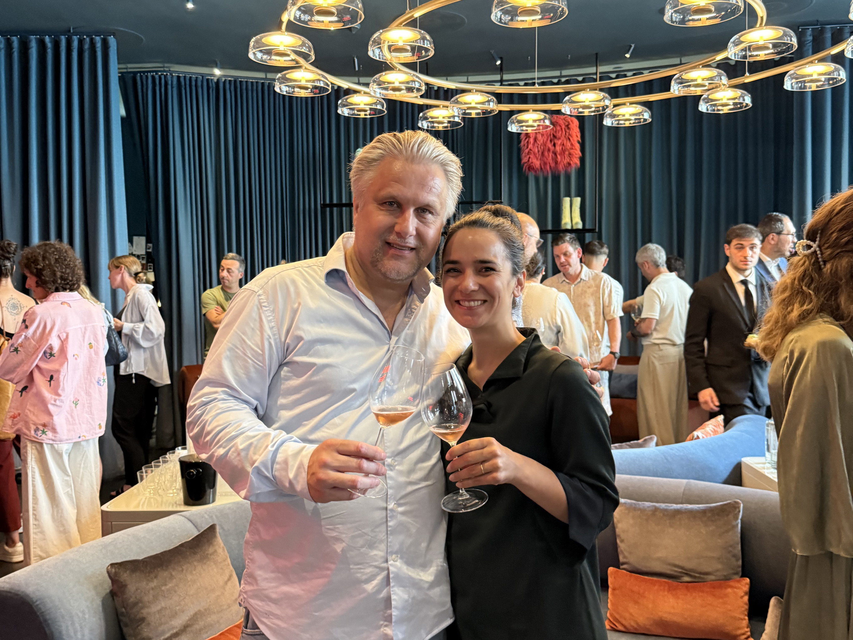 Organisator Dan Roznov und Sommelière Ines Triebenbacher