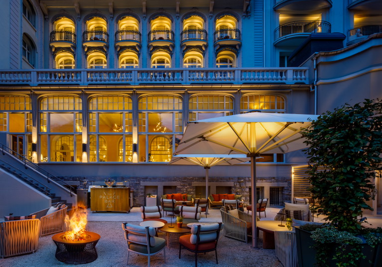«The Palace Bar»