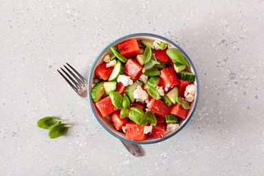Kann ein Salat nach Sommer schmecken? Wassermelone, Gurke und Feta sagen: ja