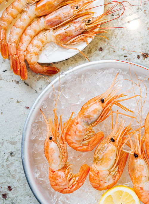 Zu Dingen wie Seafood oder mediterraner Gemüseküche sind Roséweine fast schon kongeniale Partner. Sie punkten mit Frische und Zugänglichkeit.