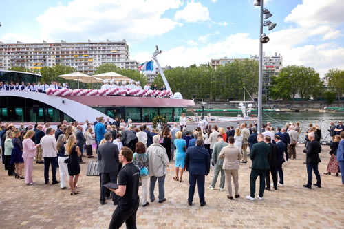 VIVA BEYOND - christening in Paris