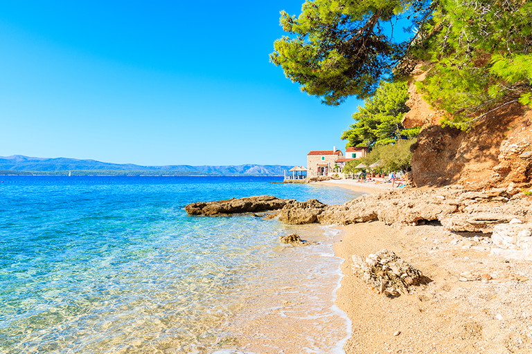 Insenatura vicino a Zlatni Rat, Brač