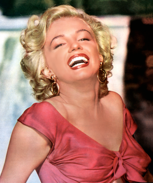 Marylin Monroe verkörperte in den 1950er-Jahren ein Rollenbild, das Weiblichkeit mit Glamour verband. Mit Auftritten in Pink verlieh sie der Farbe ein prägendes Image.