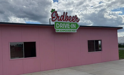 Vom Feld ins Auto: Erdbeer-Drive-in sorgt für Aufsehen in NRW