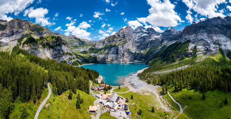 Oeschinensee in den Schweizer Alpen