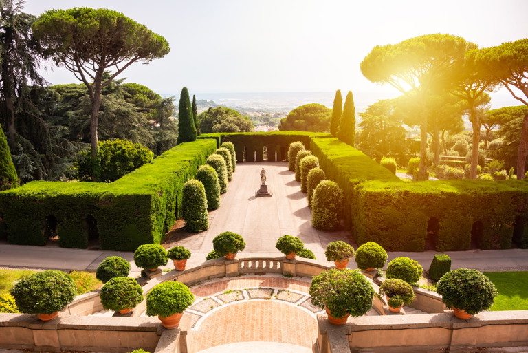 Die päpstliche Sommerresidenz Castel Gandolfo. 