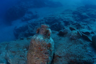 2400 Jahre alte Amphoren: Griechischer Wein in Wrack vor Kalabrien entdeckt