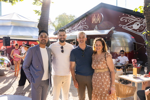 Thomas Chang Jin und Philipp Grünbacher mit Bianca und Paul Kolarik.