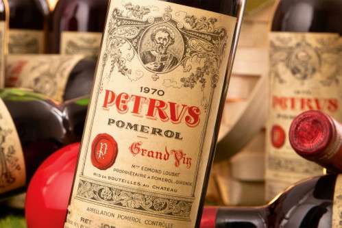 ... nicht nur, weil die Etiketten der gesuchtesten Weine (wie beim Super-Pomerol Pétrus) kleine Kunstwerke sind. Auch das Wertsteigerungspotenzial ist in beiden Asset-Klassen ähnlich groß.