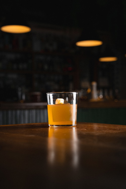 Flemings Elixir – Bourbon, Cachaça, Ingwer, Senf, Bio-Honig, Schweizer Kleeblatt, Sojasauce, Bitter