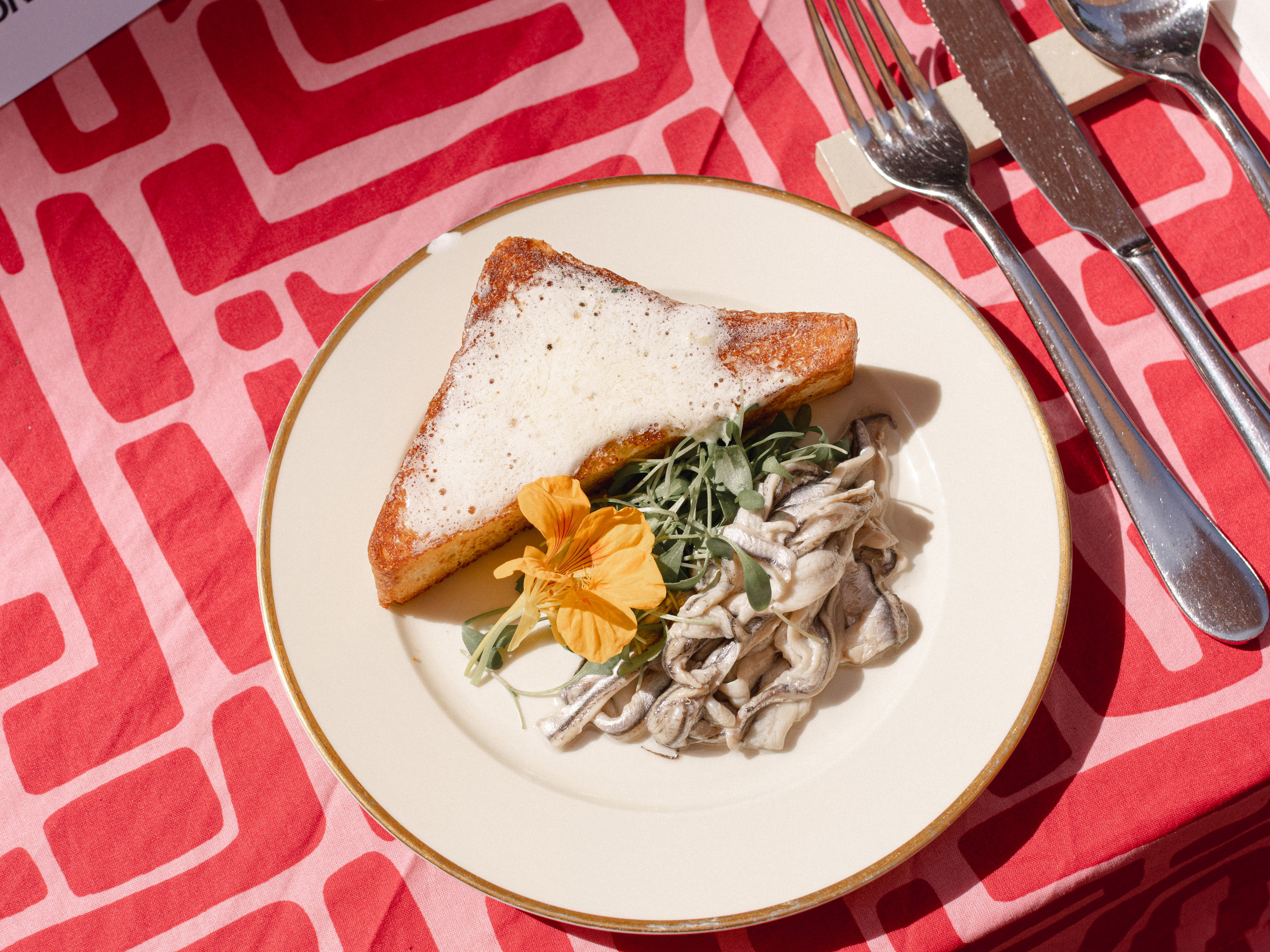 Sardellen mit Brioche und Zitronenbutter im »Huberta«