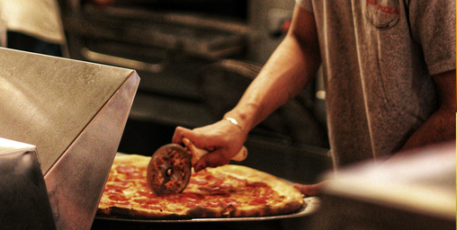 Ein Stück New York in Hamburg? Neuer Pizzaladen eröffnet im Big-Apple-Stil