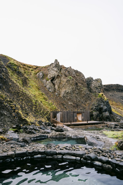 Die geothermischen Húsafell Canyon Baths