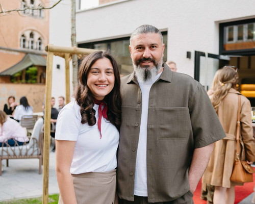 Geschäftsführer Semih Güven mit Esra Güven