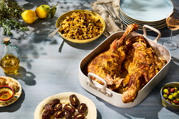 Geschmorte Lammschulter mit Couscous, Datteln und Mandeln