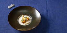 Saibling, Buchweizen, Spargel, Hollunder-Beurre-Blanc von Martin Klein