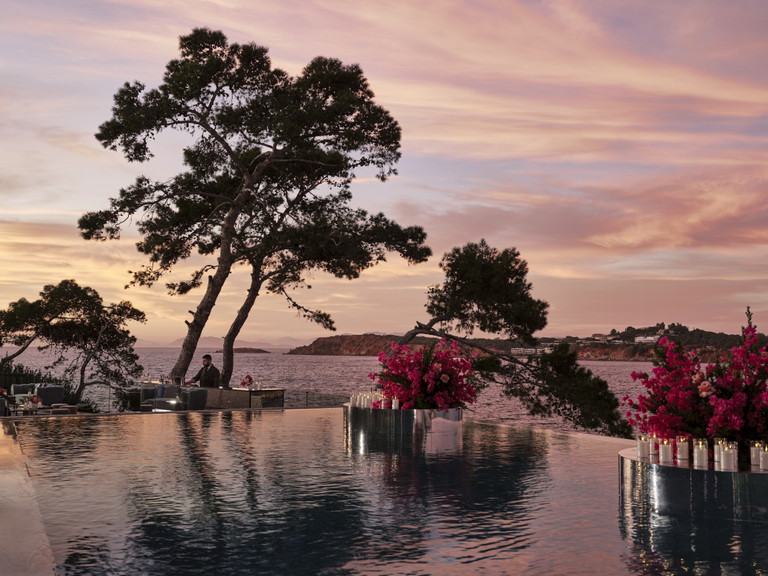 Poolbereich im Four Seasons Astir Palace
