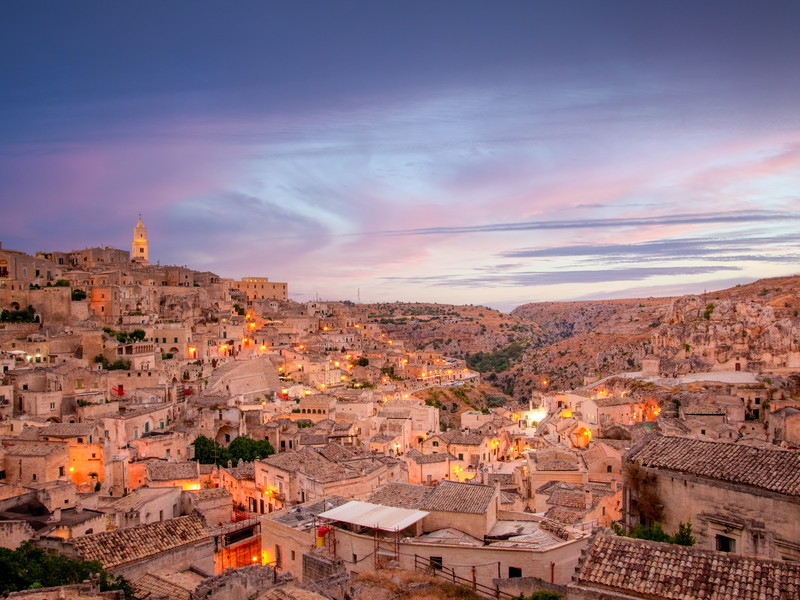 Matera e i suoi sassi. Da abitazioni rudimentali a manifesto del lusso