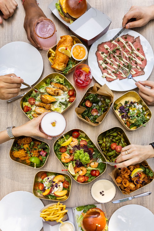 Auf den Tisch kommt »Elevated International Street Food«.