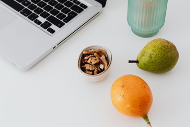 Office Food: Was der Körper im Arbeitsalltag wirklich braucht