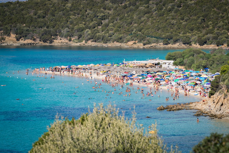 Beliebt und gut besucht: der Strand Tuerredda im Süden Sardiniens