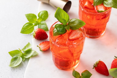 Aus dem Kräutergarten: Diese Kräuter machen Wasser zum Sommerdrink