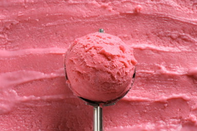 Warum jetzt alle dieses 2-Zutaten-Wassermelonen-Eis ausprobieren