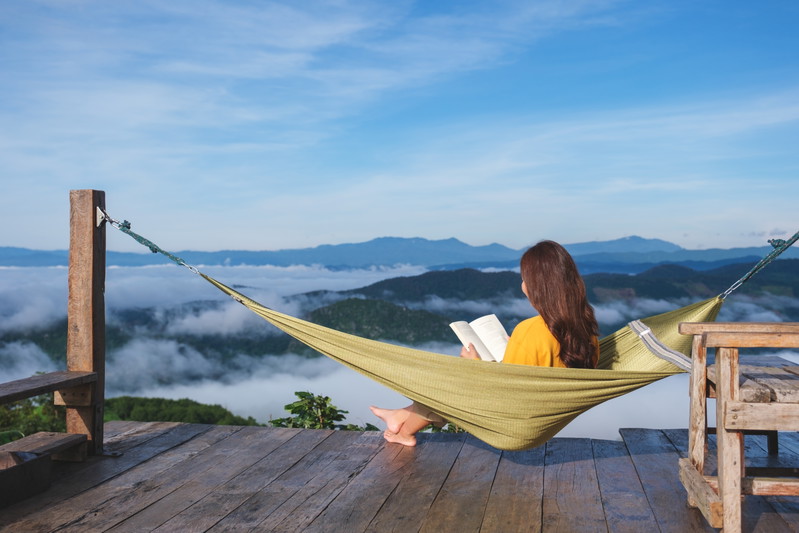 Urlaubslektüre gesucht? Diese 8 Bücher gehören ins Reisegepäck