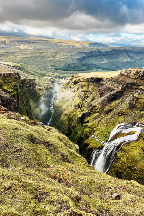 Der 198 Meter hohe Glymur-Wasserfall