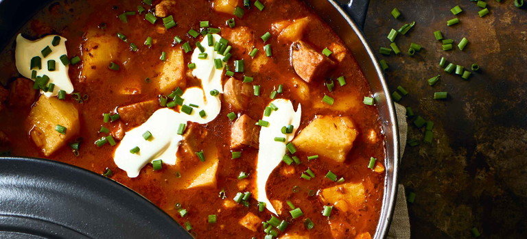 Das Wiener Erdäpfel-Gulasch ist eines der wohl bekanntesten Rezepte mit Wohlfühlfaktor.