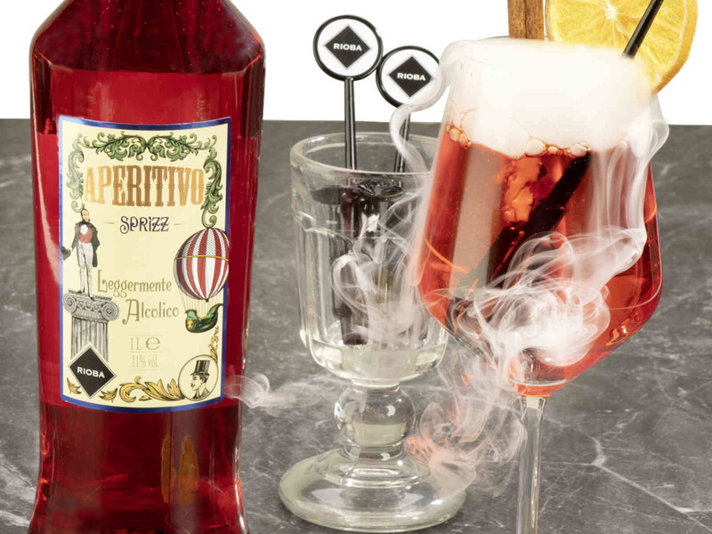 Der feine Bitter-Apéritif kommt im Sour Spritz zur Geltung.