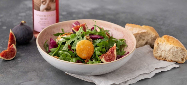Schnell, einfach und trotzdem raffiniert: der herbstliche Salat mit Feigen.