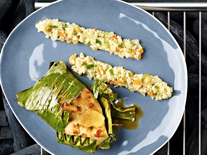 Maispoularde im Bananenblatt