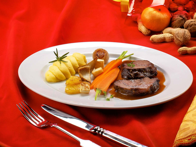 Ochsenbackerl mit Gemüse und Erdäpfelmousseline