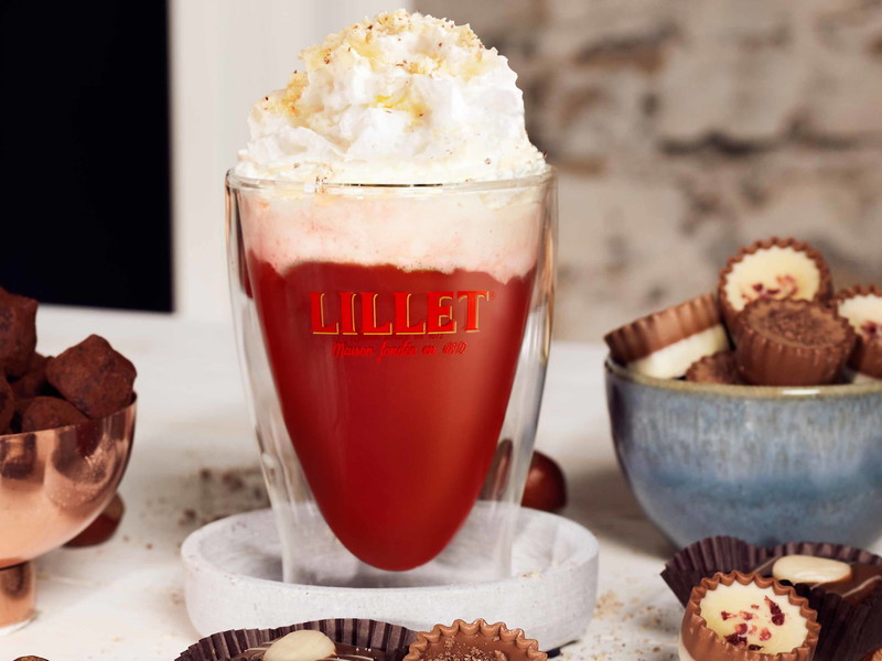 Der perfekte Winterdrink — gemixt aus der&nbsp;Limited Edition&nbsp;»Lillet Rouge«.