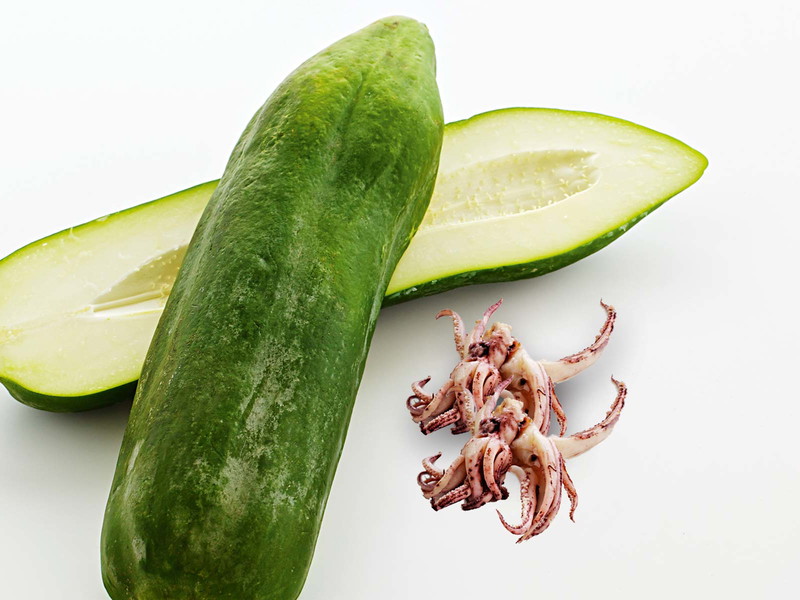 Fruchtige Kombination: Papaya mit Tintenfisch